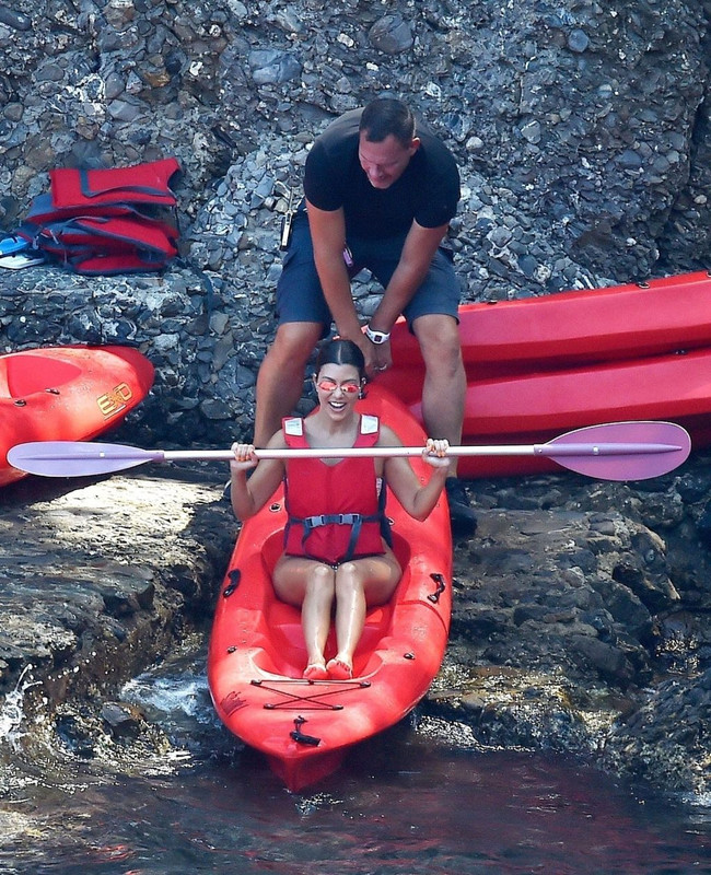 UpskirtStars.Com (15)