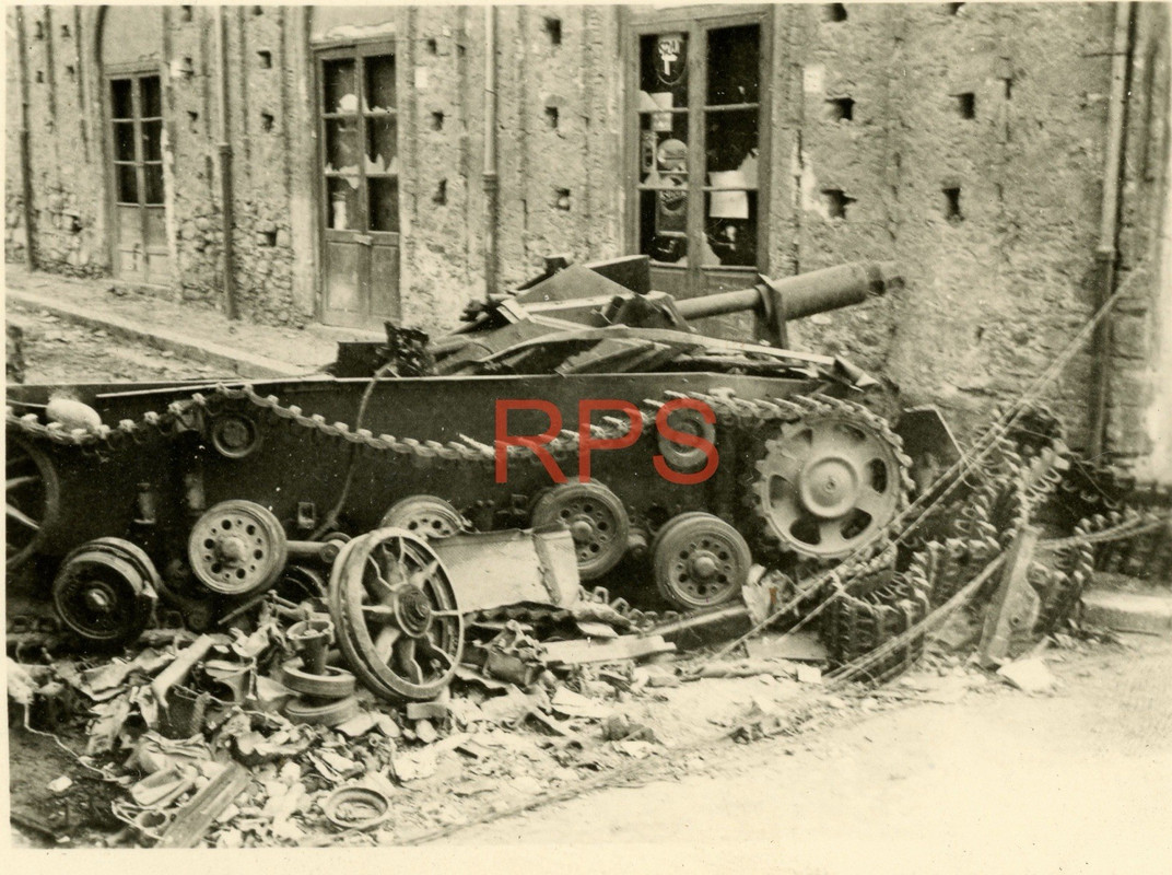 Original WWII GI Snapshot KO’d German Tank Destroyer, Italy (2)