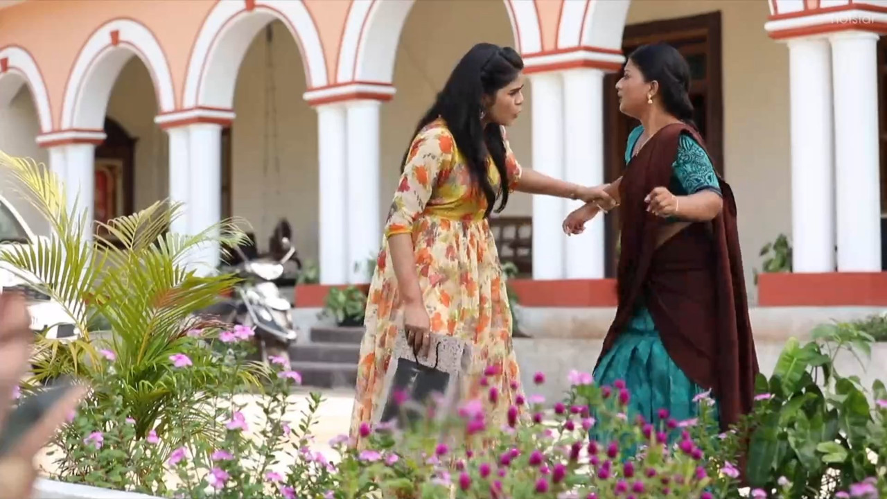 Vellaikaran serial actress navel show.mkv_snapshot_00.00.356