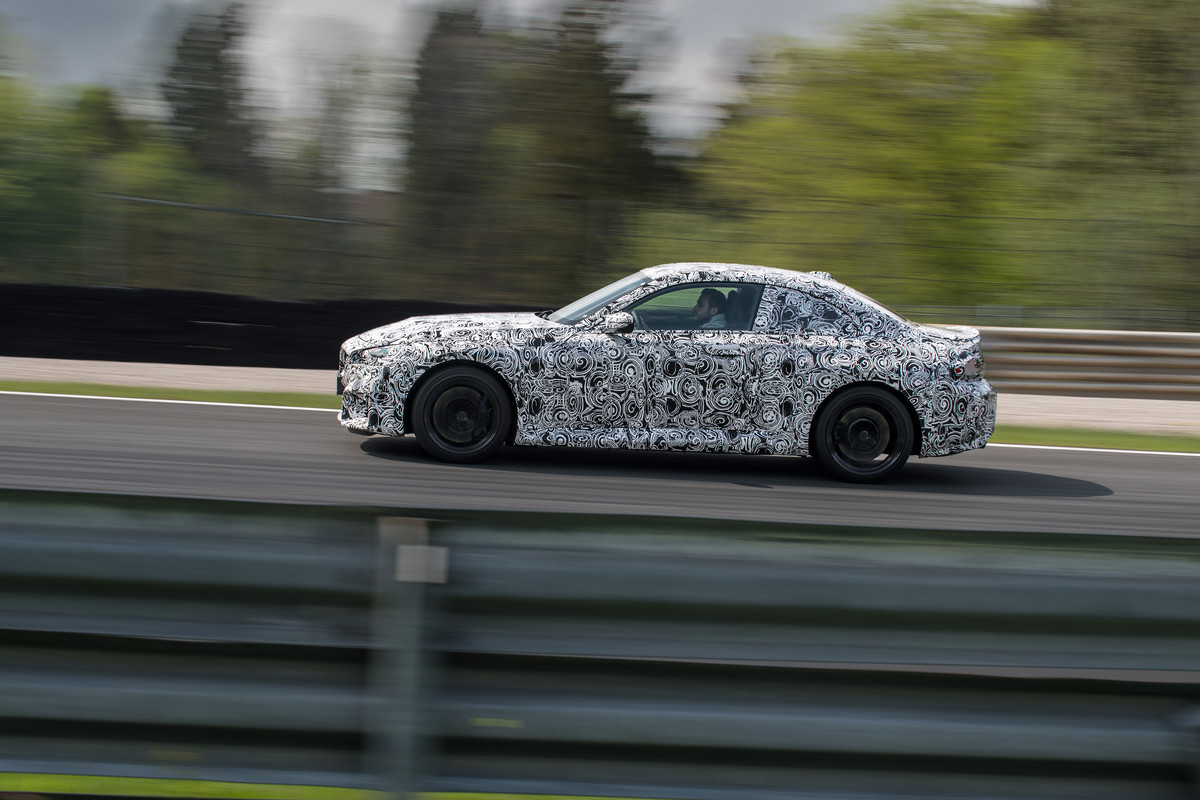P90467945_highRes_the-all-new-bmw-m2-u