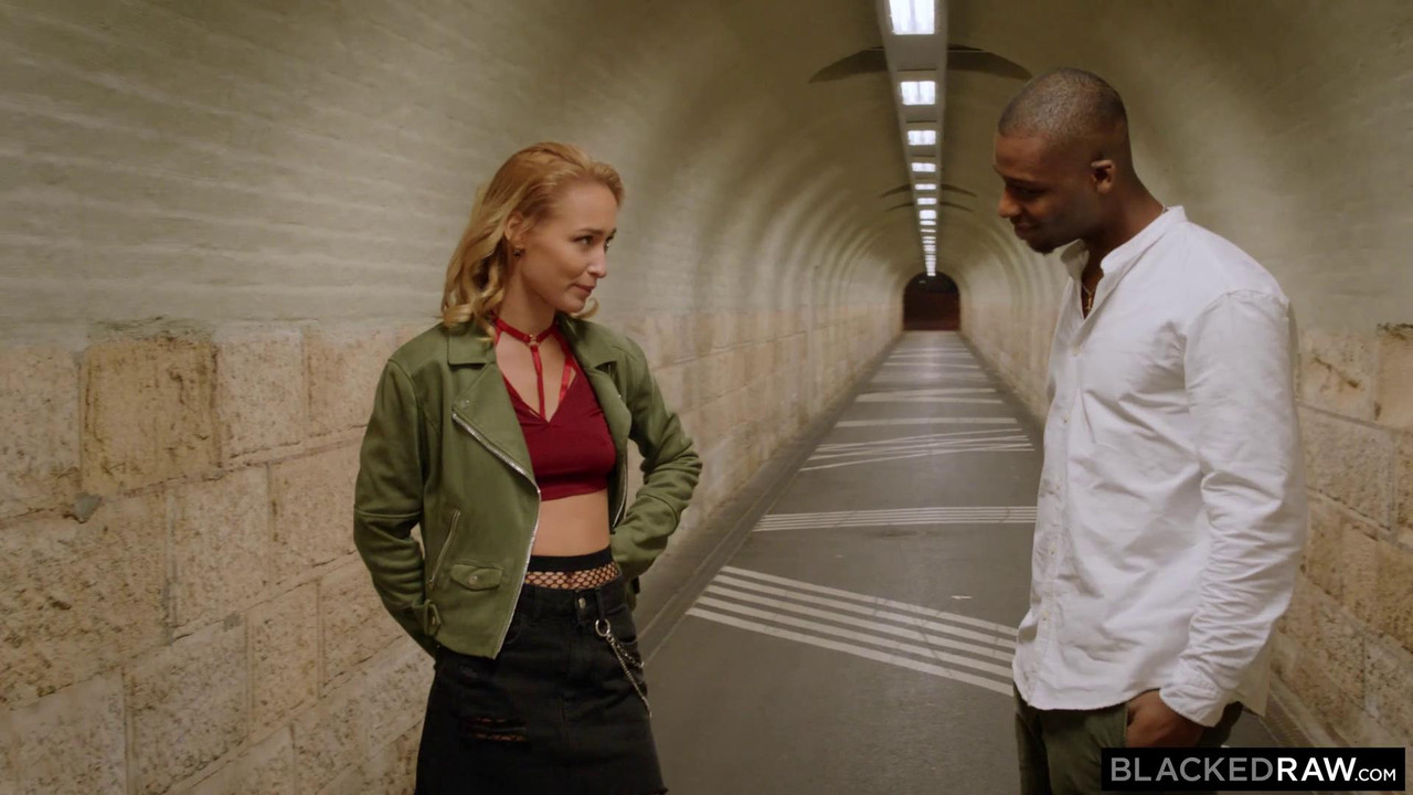 vlcsnap-2023-04-13-19h30m36s402