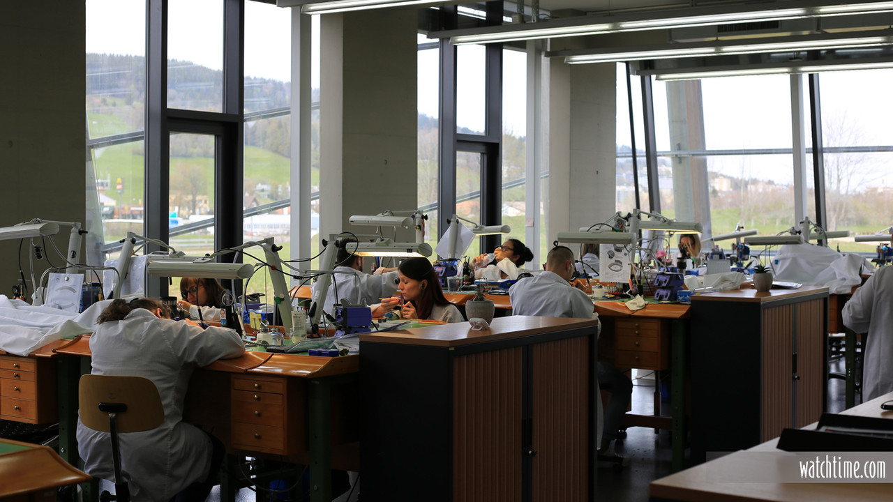 https://i.postimg.cc/43dDBP4r/Greubel-Forsey-Finishing-Department-Manufacture-La-Chd-F-2019.jpg