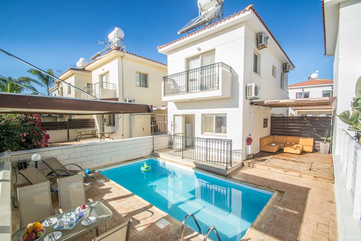 1-VILLA-IN-KAPPARIS-FOR-RENT