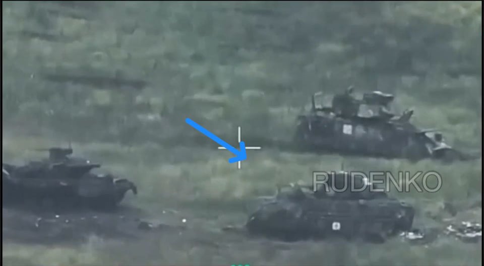 megrong-lt-ukri-T-64-BV-s-2-M-2-A2-BRADLEY.jpg