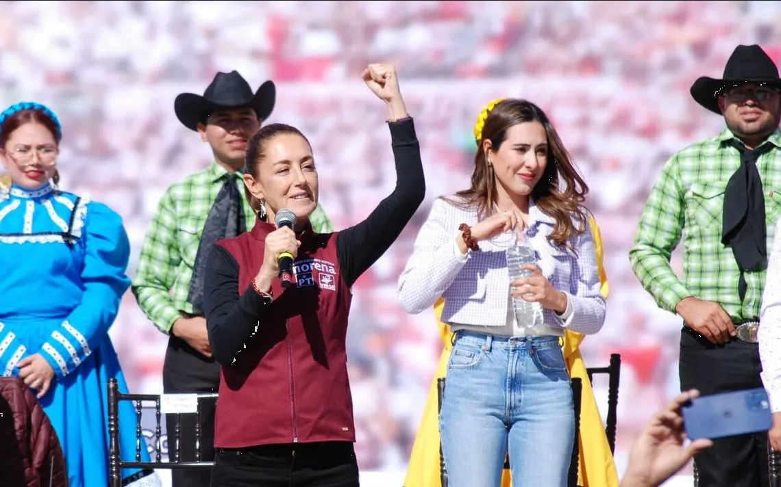 ‘Ministros no pueden ganar más que el presidente’: Sheinbaum apoya a Lenia Batres