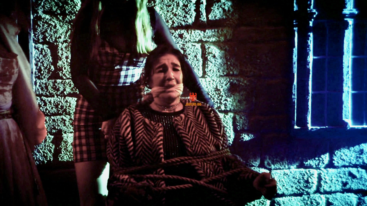 Hilda Fay - Let The Wrong One In 2021