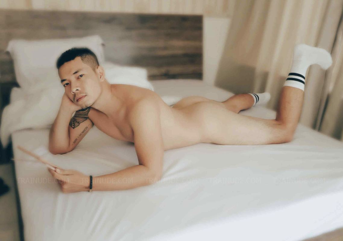 047
