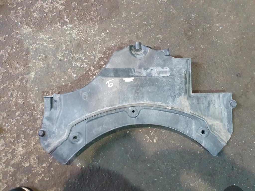 Подкрылок передний правый