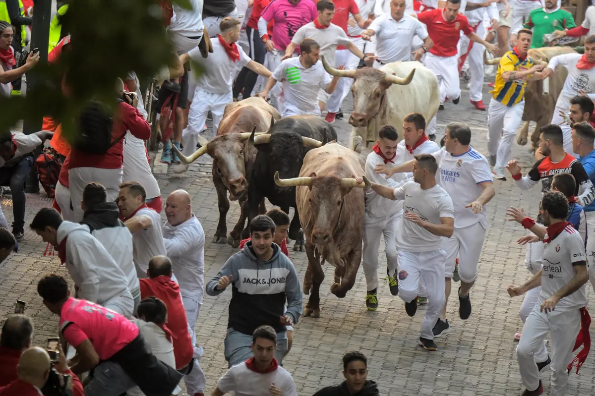 Pamplona-Cinco-heridos-en-la-primera-suelta-de-toros-Cuba-Impacto