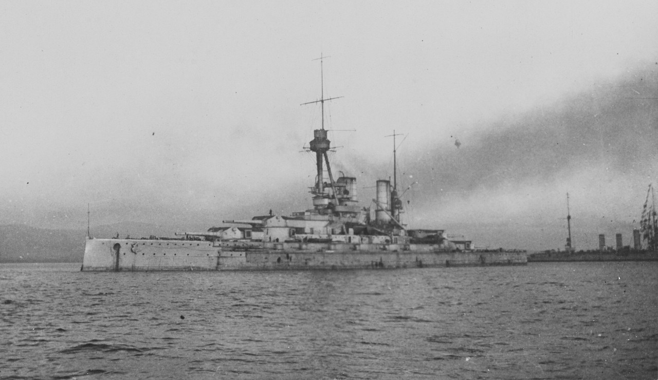 SMS-Bayern-durante-el-internamiento-en-Scapa-Flow.jpg