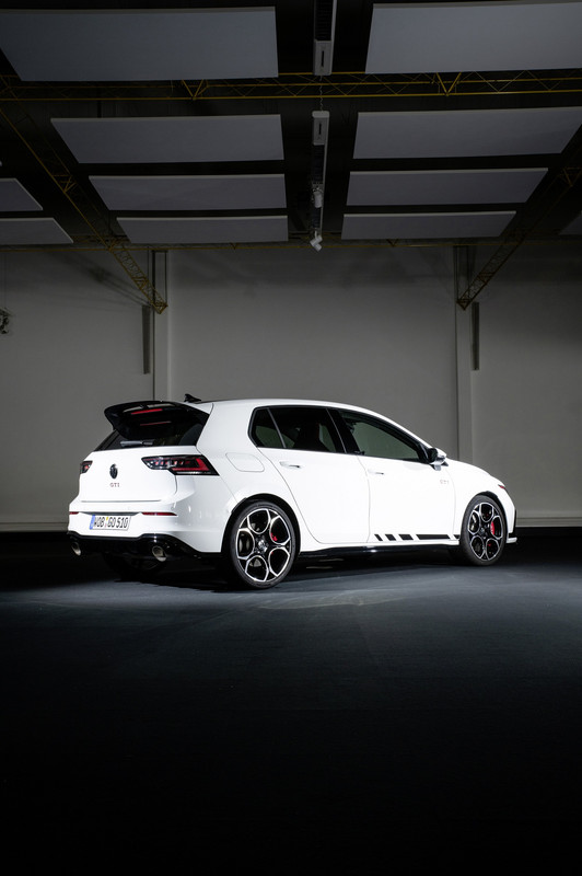 volkswagen-golf-viii-gti(7)