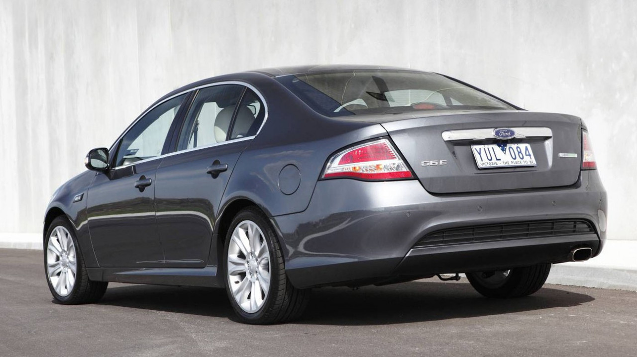 FG MK II FALCON G6E SHOWN IN SMOKE