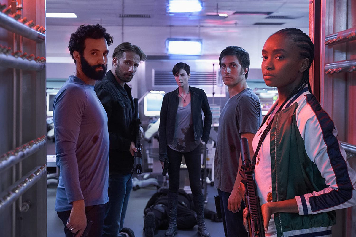 Charlize Theron, Matthias Schoenaerts, Luca Marinelli, Marwan Kenzari, dan KiKi Layne in The Old Guard (2020)