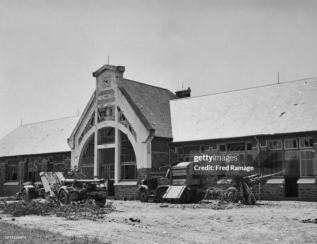 A Pak 39(r) Panzerabwehrkanone anti tank gun towed by a Zugkraftwagen 37 Unic (f) Type P 107 half tr