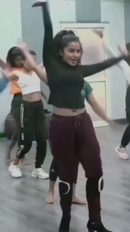 Anupama Parameswaran Hot and Bold Open Navel Show.mp4_snapshot_00.05.028