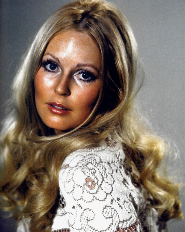 Veronica Carlson a44