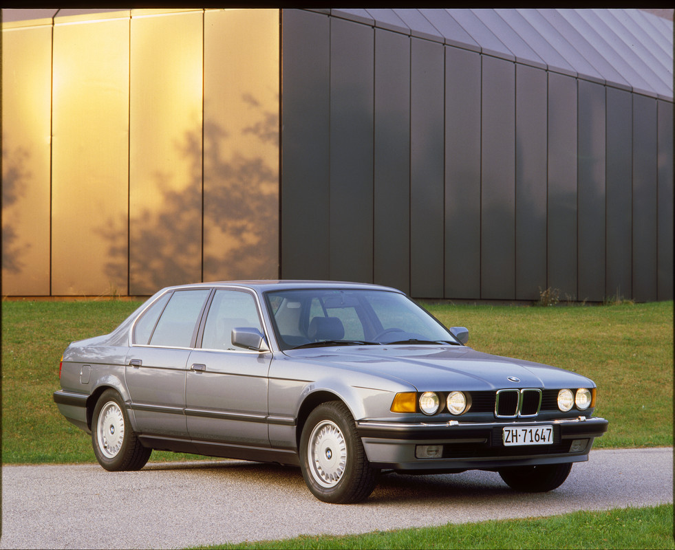 P90458341_highRes_the-new-bmw-7-series