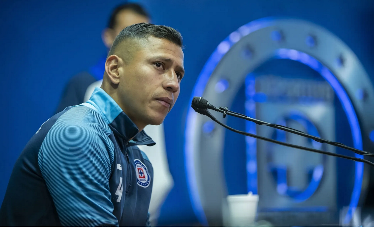 Entre lágrimas se despide jugador histórico del Cruz Azul, el Cata Domínguez