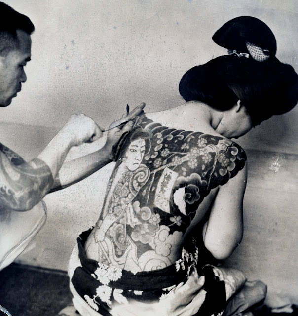 Vintage-Photos-of-Yakuza-with-Their-Tattoos-(3).jpg