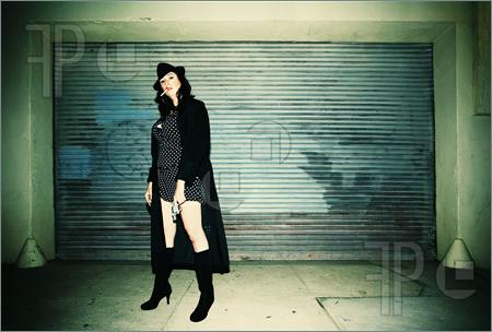 http://www.featurepics.com/FI/Thumb300/20071019/Woman-Spy-Gun-493232.jpg