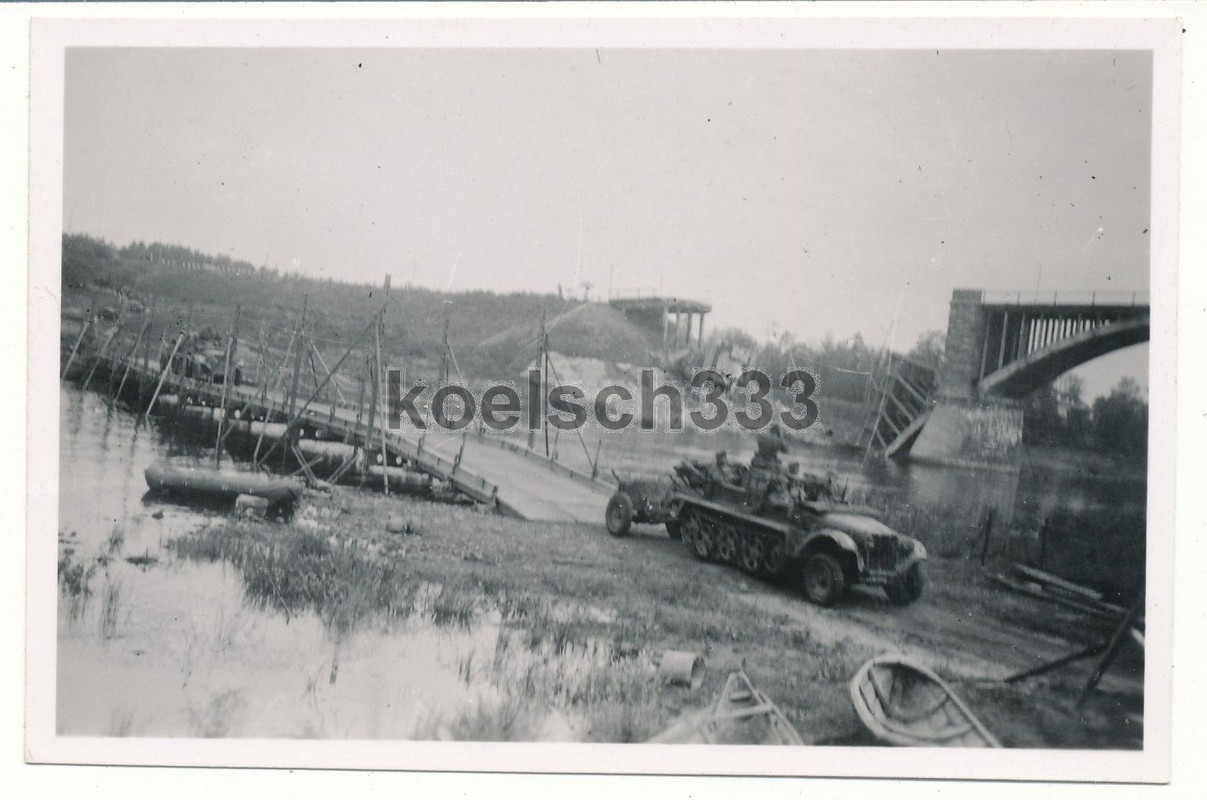 Foto Panzer Halbketten der 58. ID überqueren Kri