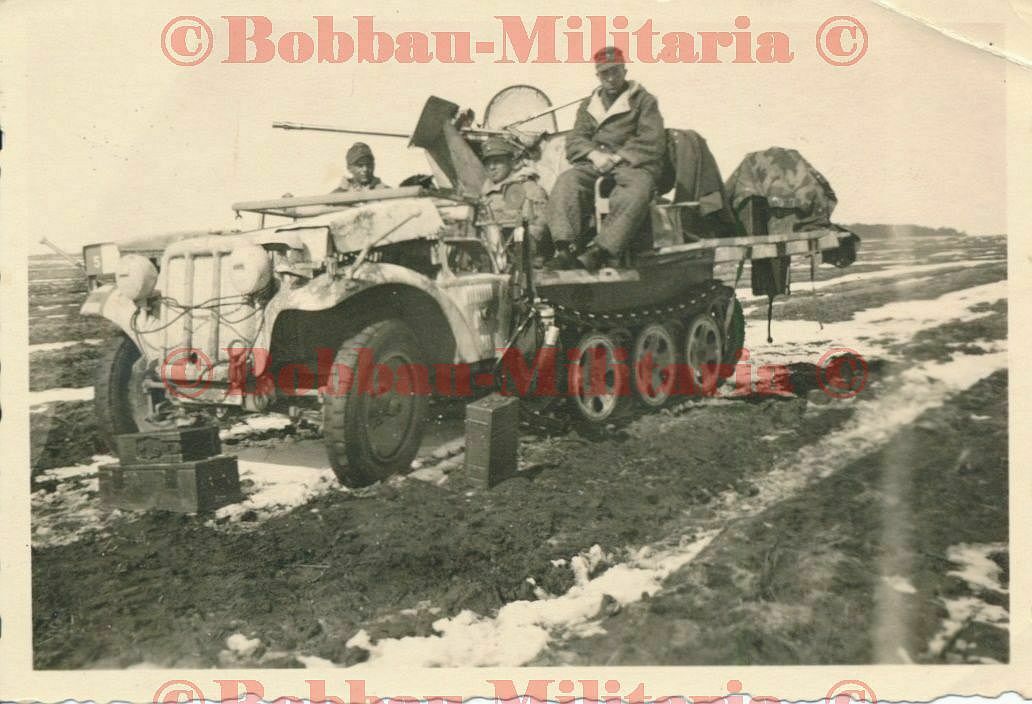 Foto Russland SdKfz 10 Halbkette mit 2cm FLAK Aufbau weiße Wintertranung