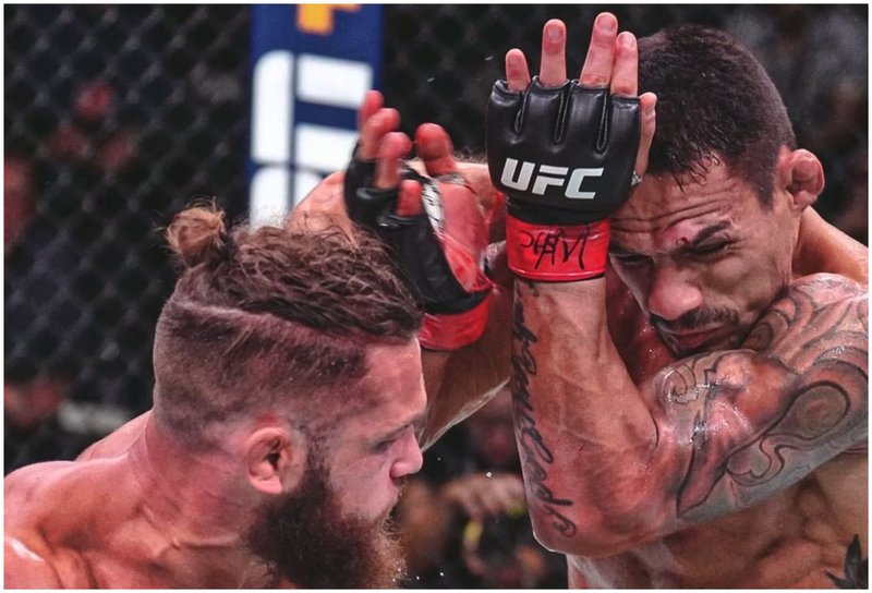 Рафаел Физиев нокаутира Рафаел дос Аньос в 5-тия рунд