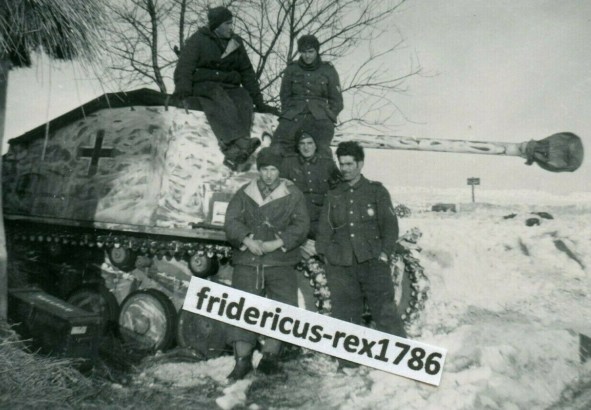Foto WH Pz Jäg Panzerjäger Marder II an der Ostfront im Winter Tarn camo MG.