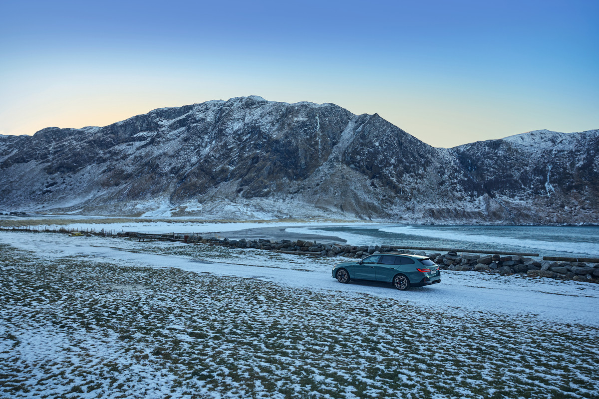 P90537334_highRes_the-new-bmw-i5-edriv