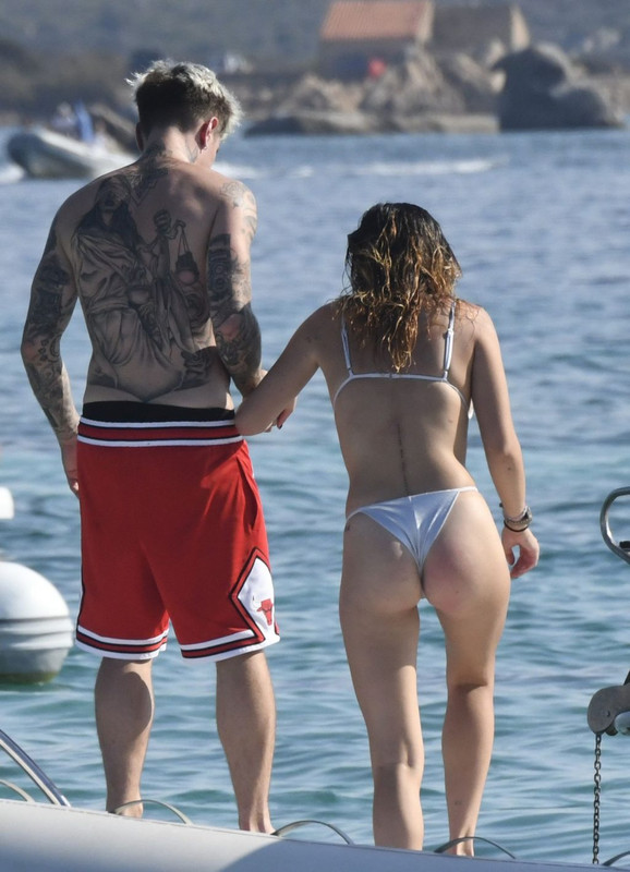 Bella-Thorne-CelebsView.Com-1-5-1024x1538 (24)