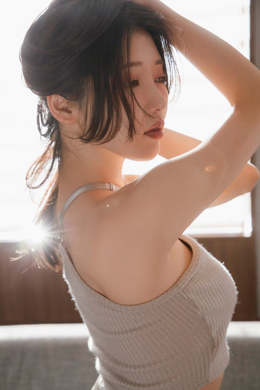 Japanese Idol Kanon Shizaki Kabone digital photo book re unplugged Miss KON com 081