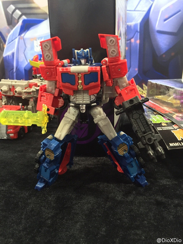 x-CybertronCon-Booth-008