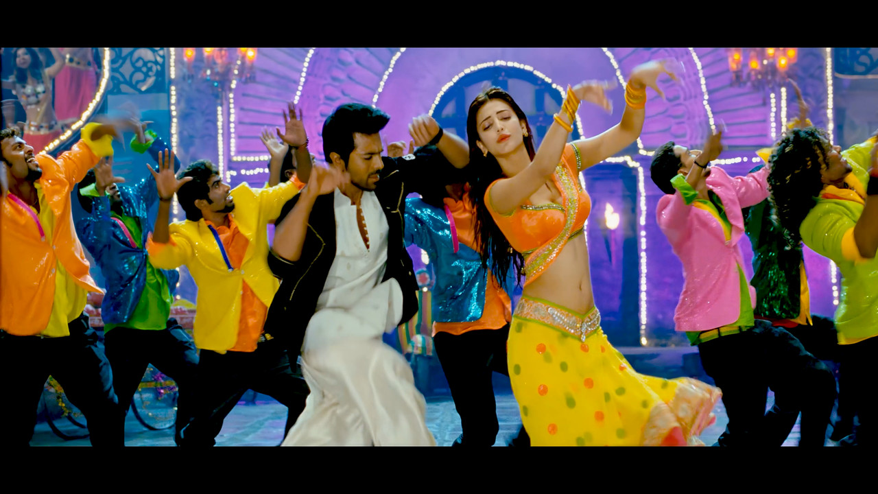 Shruti Haasan From Yevadu Hot Song 4K.mp4_snapshot_02.57.011