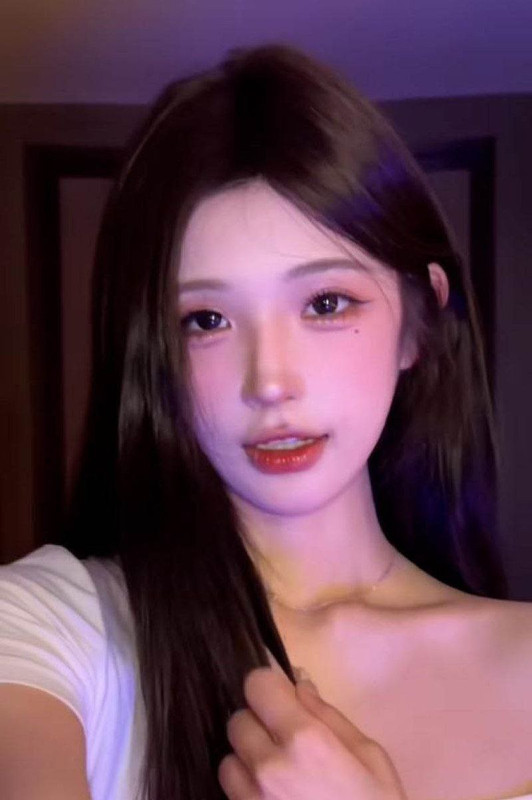 抖音600万粉丝女网红 若琳pepper 直播漏点！真空连线尽显淫态 微露粉嫩大奶诱惑十足！ (5)