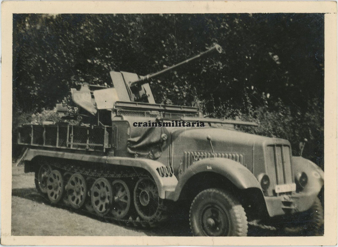Orig. Foto 3,7 cm FlaK 36 Geschütz auf SdKfz 6 (Sd.Kfz. 6-2) in Frankreich 1940