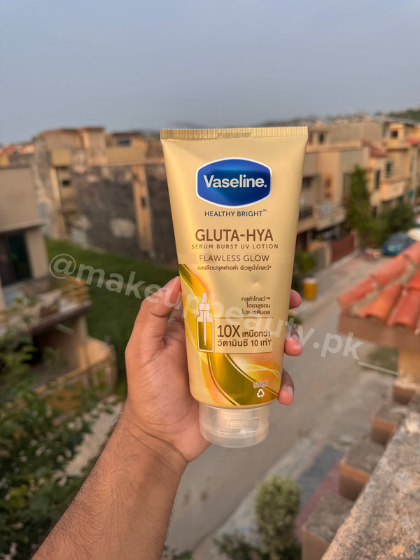Vaseline Gluta-Hya Flawless Glow Serum Burst UV Lotion 300 ML.