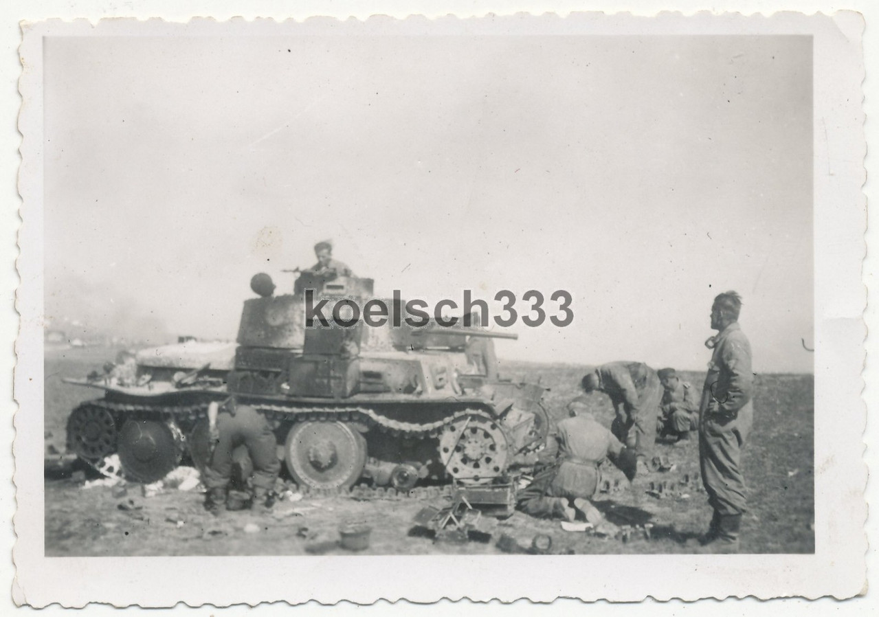 Foto ausgebrannter Panzer 38(t) vom Panzer Regiment 21 in Olita Litauen 1941