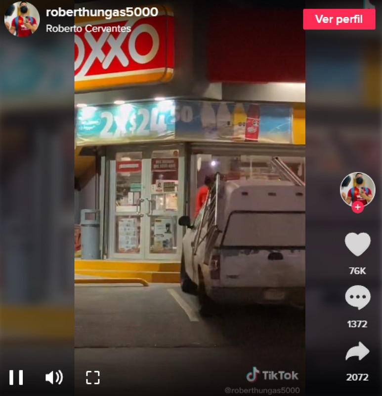 Oxxo se vuelve antro por accidente y se hace llamativo