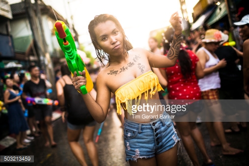 http://cache1.asset-cache.net/gc/503213459-young-girl-with-water-gun-during-songkran-gettyimages.jpg?v=1&c=IWSAsset&k=2&d=DfEXv0Oe736QZscT%2B7CM7DSmMehwygvPADYAC8EJQDGOCmnBOoRRGw6GZXy7%2FWoDSL0Qdv7Wr8hb75T1nDW%2Blg%3D%3D