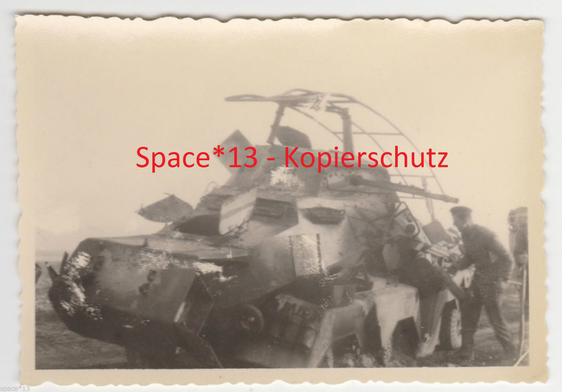 Foto zerstörtes SD.Kfz  Panzerspähwagen der Wehr