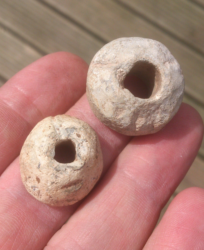 Brace of spindle whorls from the same hole 25072