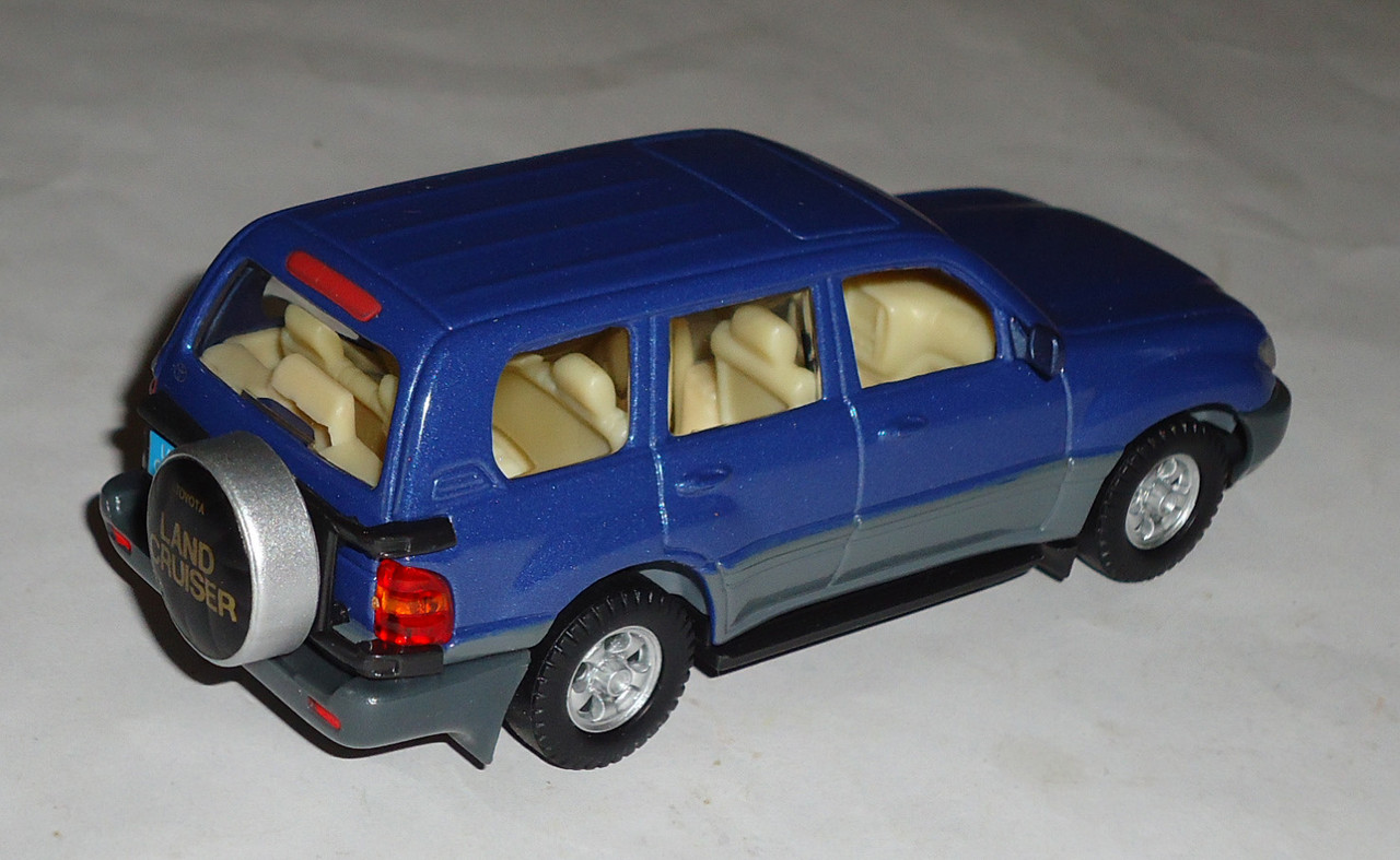 Toyota-Land Cruiser-100 VXR1