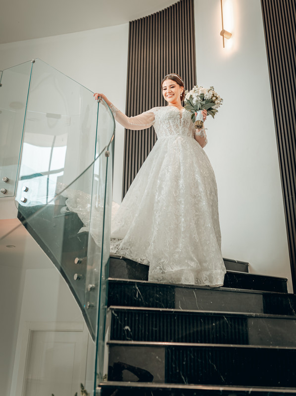 Novia bajando la escalera