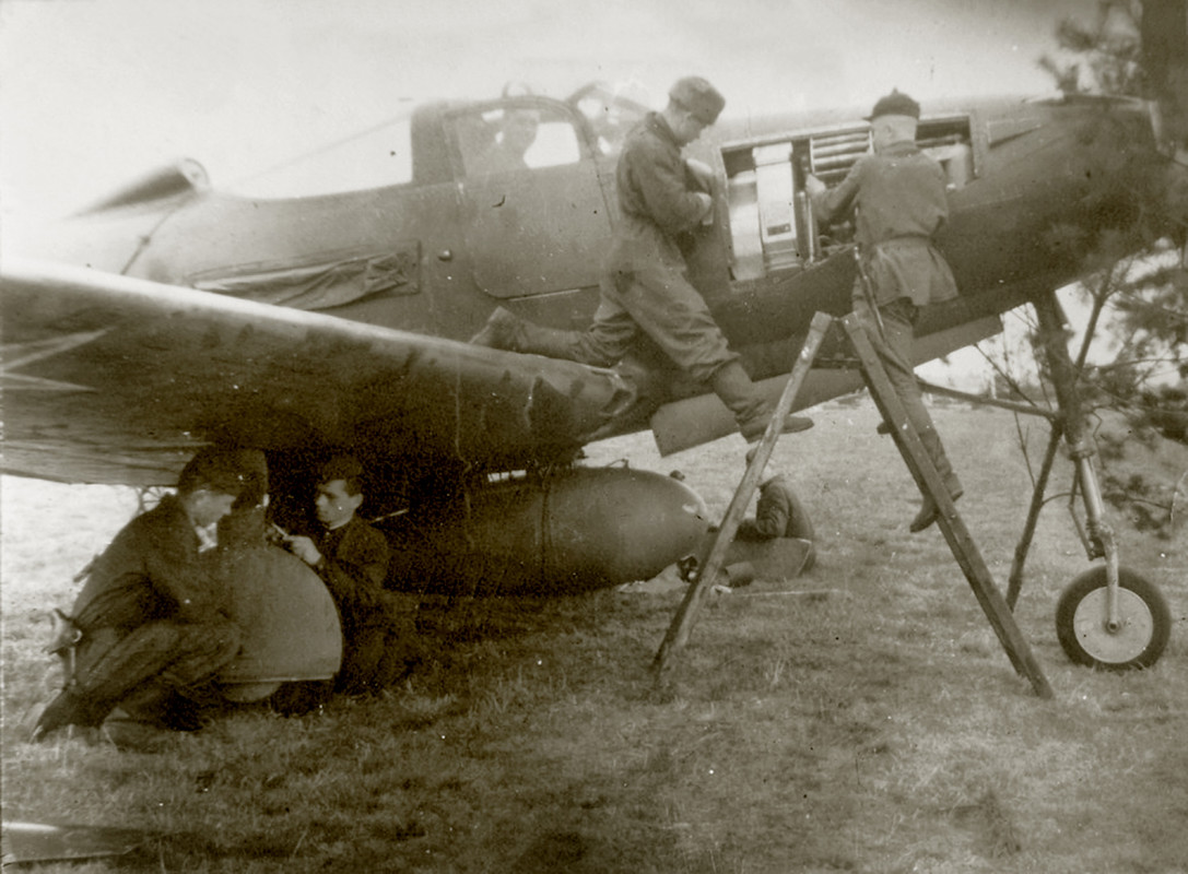 Bell-P-39-Airacobra-101GvIAP-329IAK-Belorussian-Front-1944-01