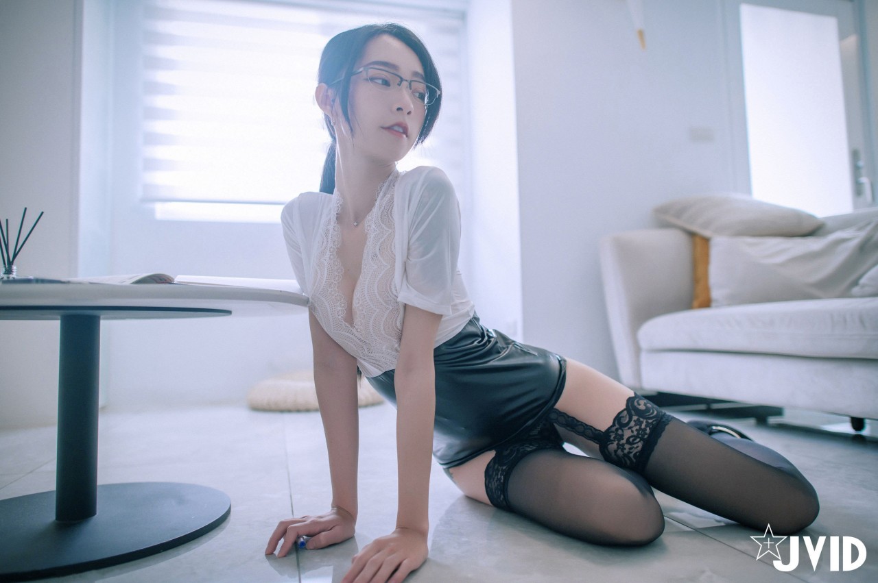 jvid 飘 飘《性感保险业务员》写真作品欣赏，较为性感的风格插图4