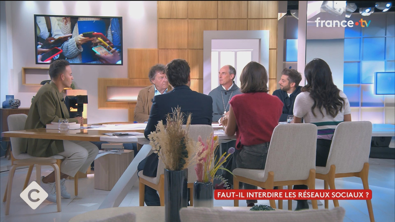 C à vous - Saison 17 - Invités Jean Viard, Monseigneur François Bustill..._France 5_2025_09_13_18_57