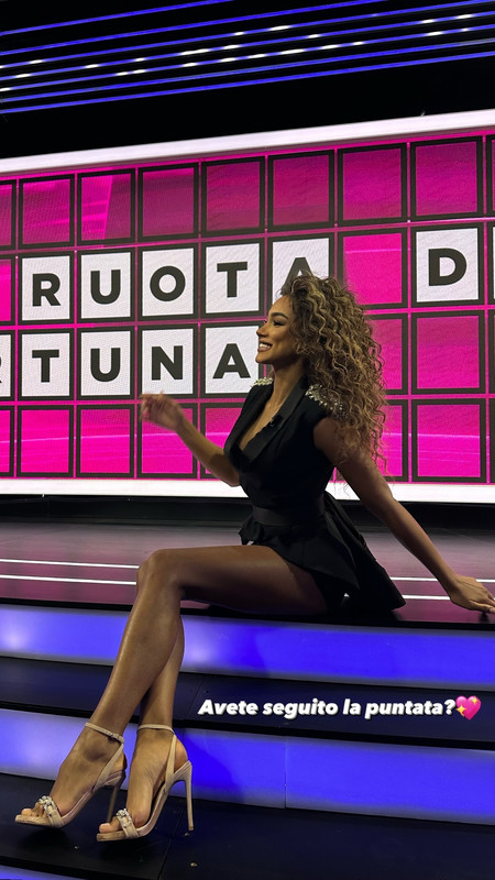 Samira-Lui-Feet-7931614