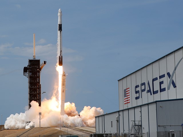 Satélites de SpaceX se salen de órbita tras tormenta solar