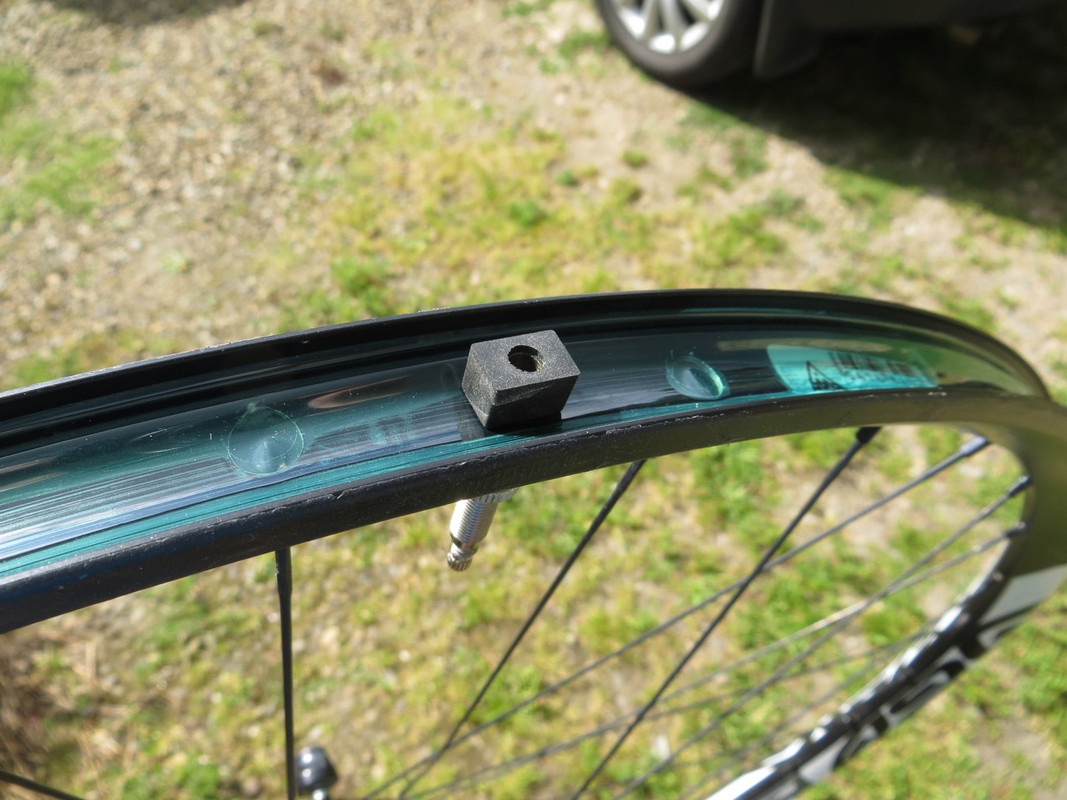 Tubeless valve