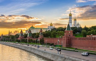 moscow-kremlin-sunset-jpg-header-93265